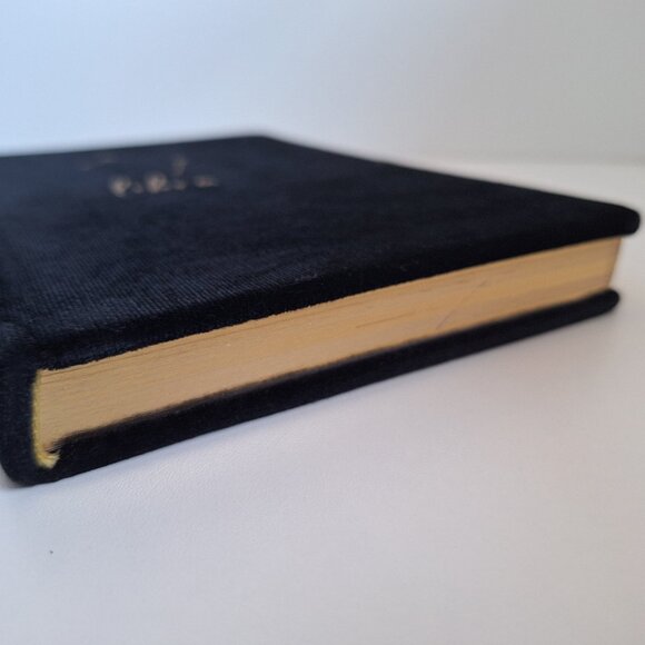 Velvet Zodiac Libra Journal (Black) Urban Outfitters - Picture 4 of 5